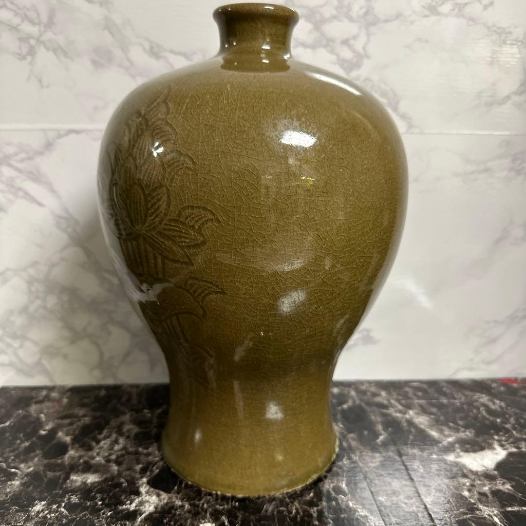 高麗青瓷、陰刻草花紋、大梅瓶。