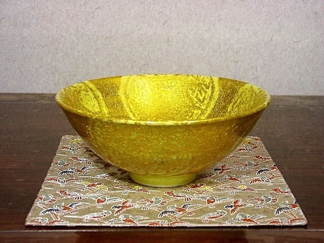 平戸　三河内焼　山玉泉 十四代福本弥次右衛門　茶碗　無傷　共箱　保証。