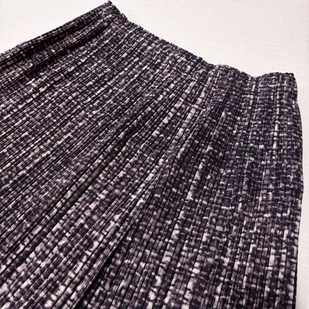 美品　プリーツプリーズ　ひざ丈スカート　総柄　ブラウン　サイズ3