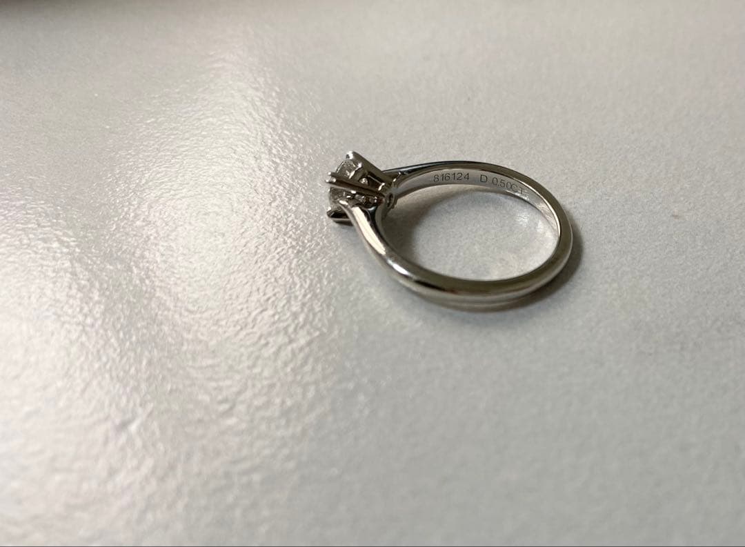 【HARRY WINSTON】ハリーウィンストン婚約指輪