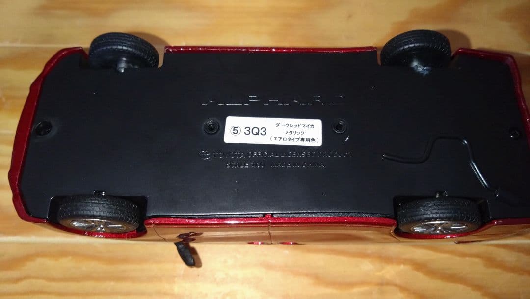 トヨタ　アルファード　カラーサンプル　レッド