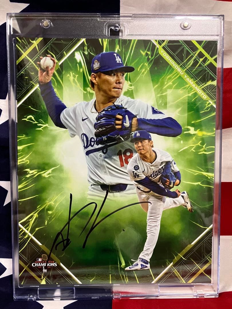 山本由伸直筆サイン入りドジャース ピッチングフォト特製フレーム