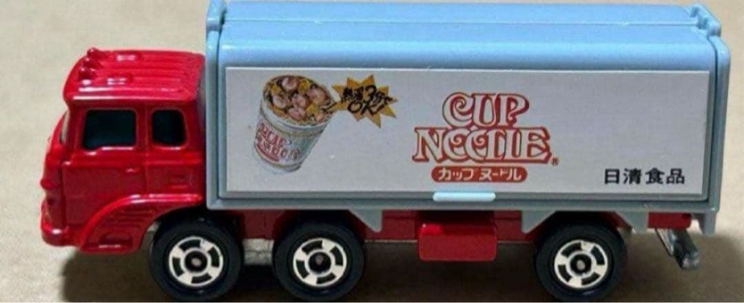 日本製 トミカ ふそう ウイングルーフトラック カップヌードル