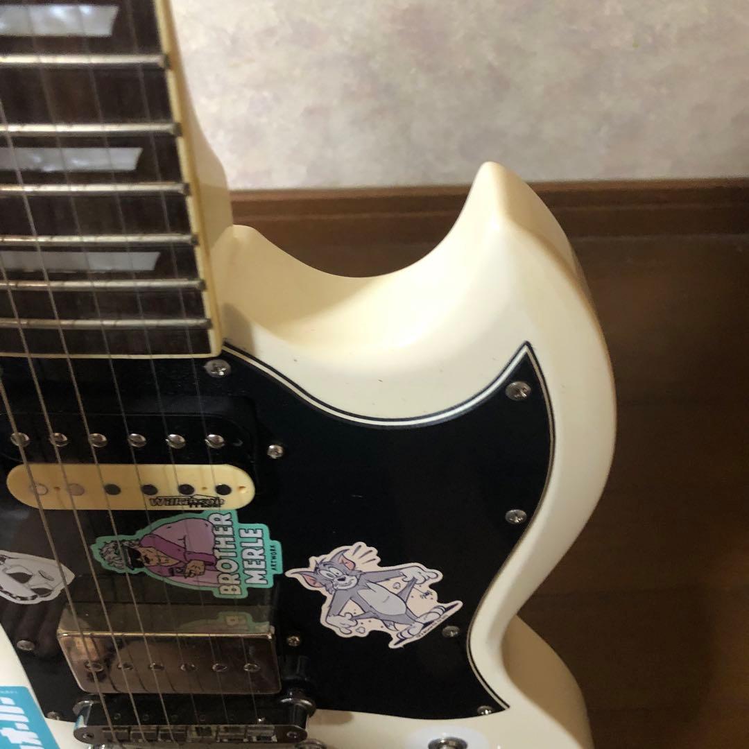 Blitz by Aria Pro Ⅱ SGステッカー付きホワイトエレキギター