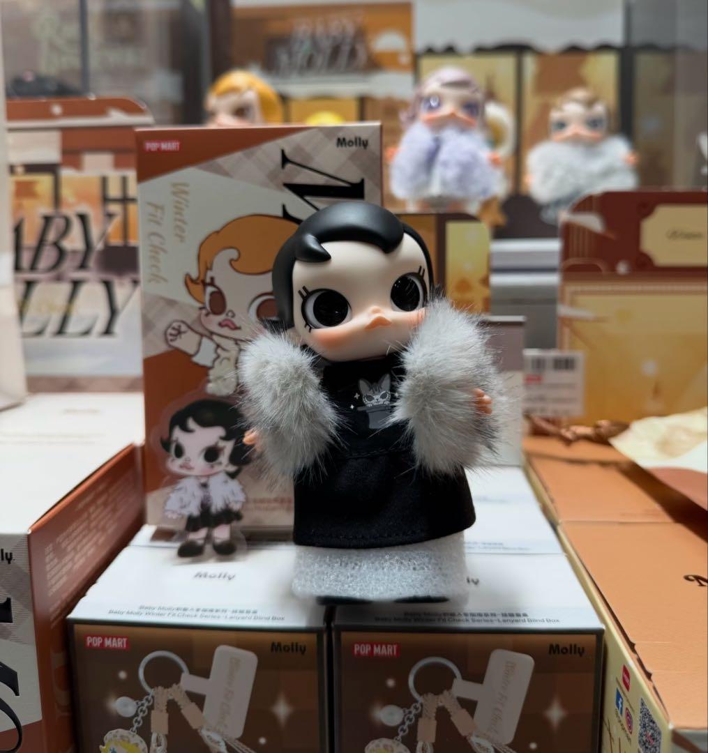 Baby Molly Winter Fit Check ぬいぐるみペンダント - メルカリ