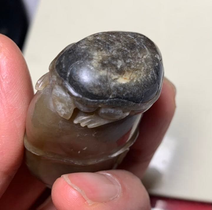 和田白玉（ホータンはくぎょく）三脚ガマ56mm