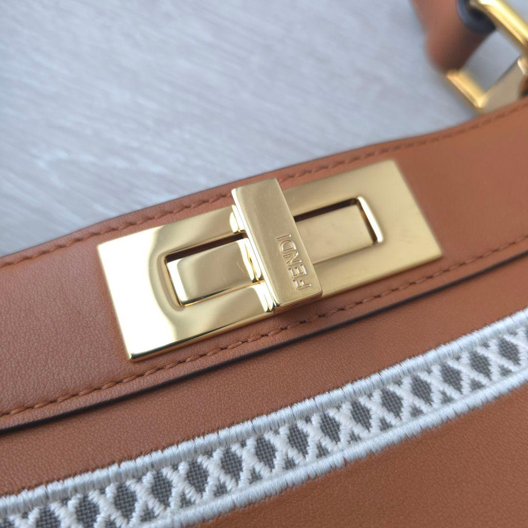 美品【フェンディ】ピーカブー　アイシーユー　ミディアム　刺繍　ハンドバッグ