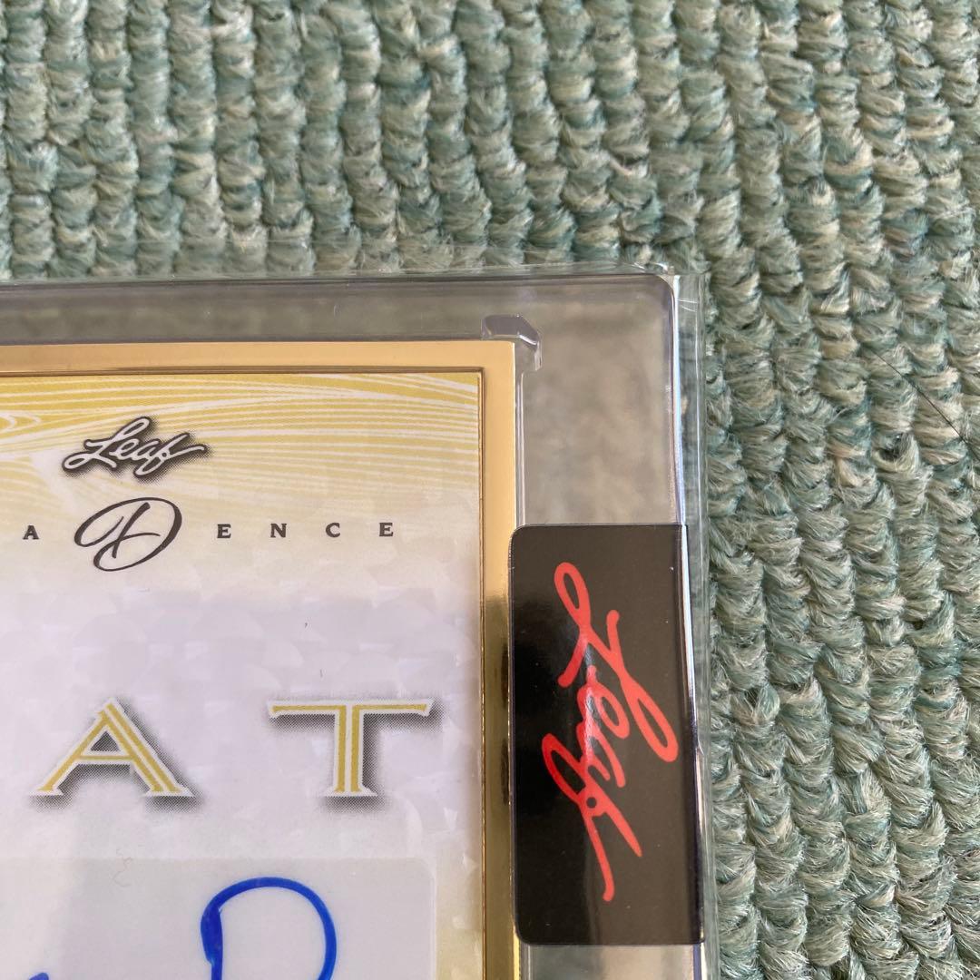 カーラ・デルヴィーニュ 直筆サイン入りカード 1/1の通販はau PAY