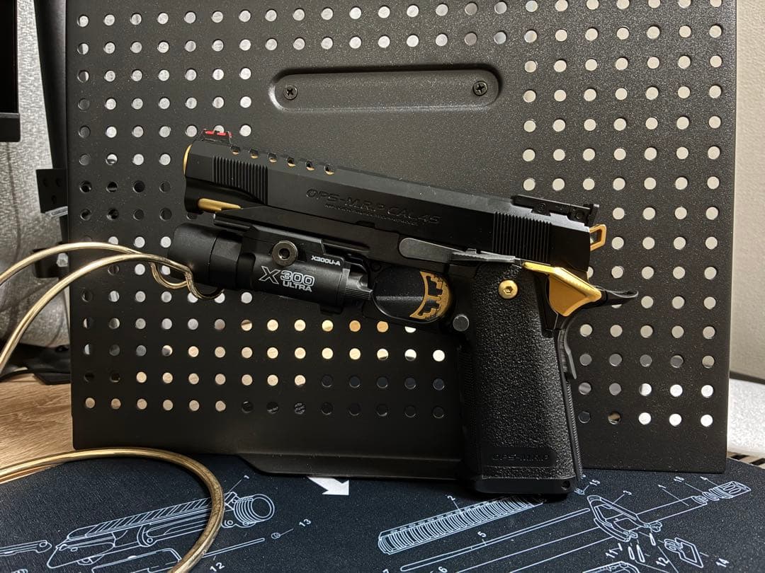 起きたら価格戻します　ハイキャパ5.1 ゴールド　X300ライト＆マガジン4本