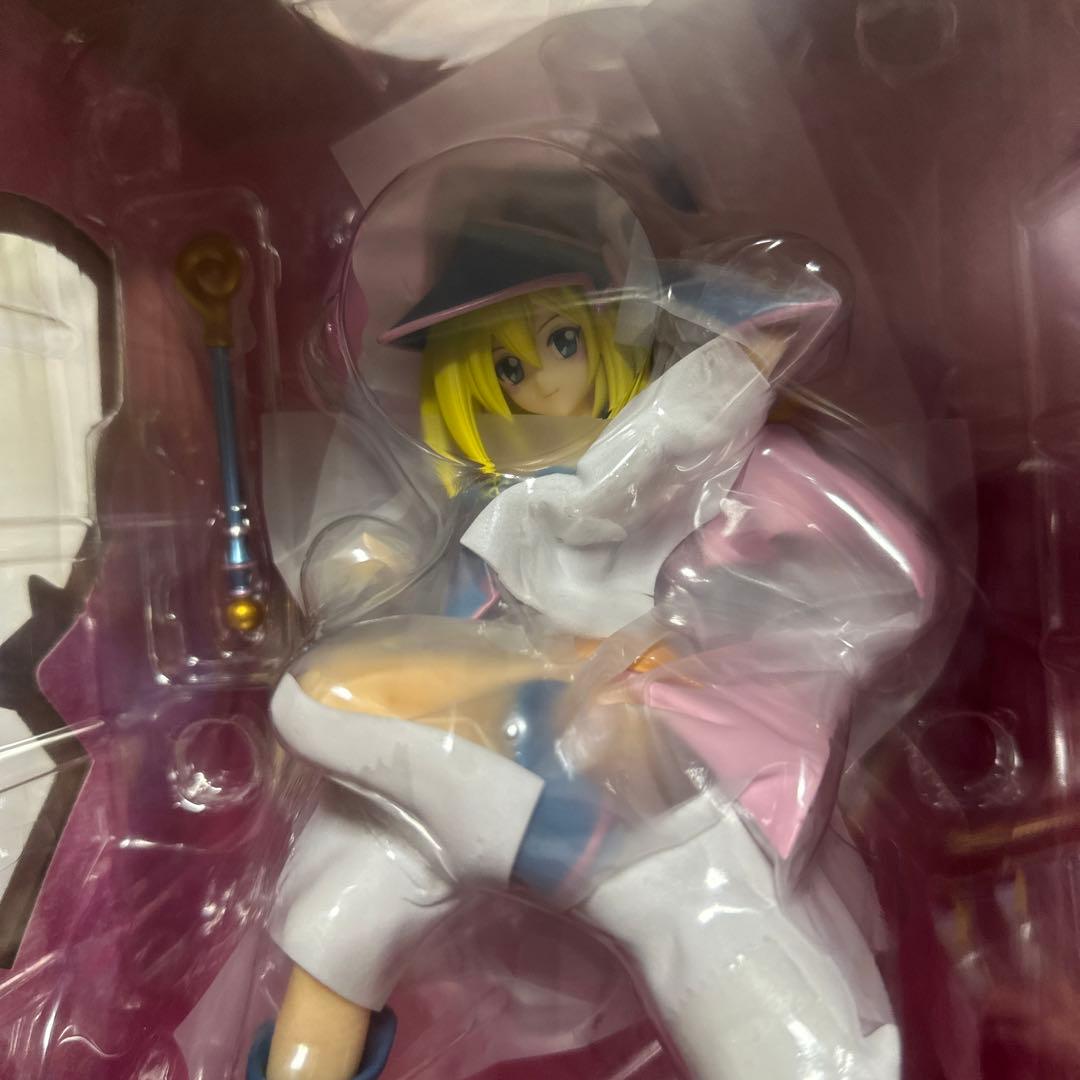 新品　美品　遊戯王　ブラックマジシャンガール　フィギュア