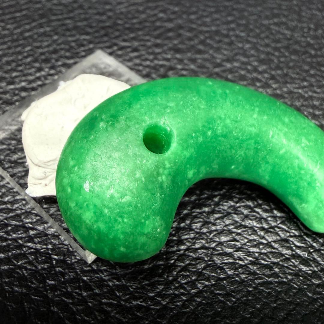 縄文、弥生、硬玉大珠、魔除け石 透明度ある古墳期 ヒスイ硬玉翡翠