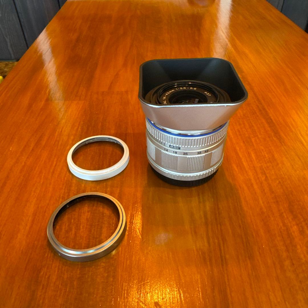 OLYMPUS 14-42mm F3.5-5.6II 角形フード 飾リング付 OLYMPUS 14-42mm F3.5-5.6II 角形フード 飾リング付 Amazon.co.jp