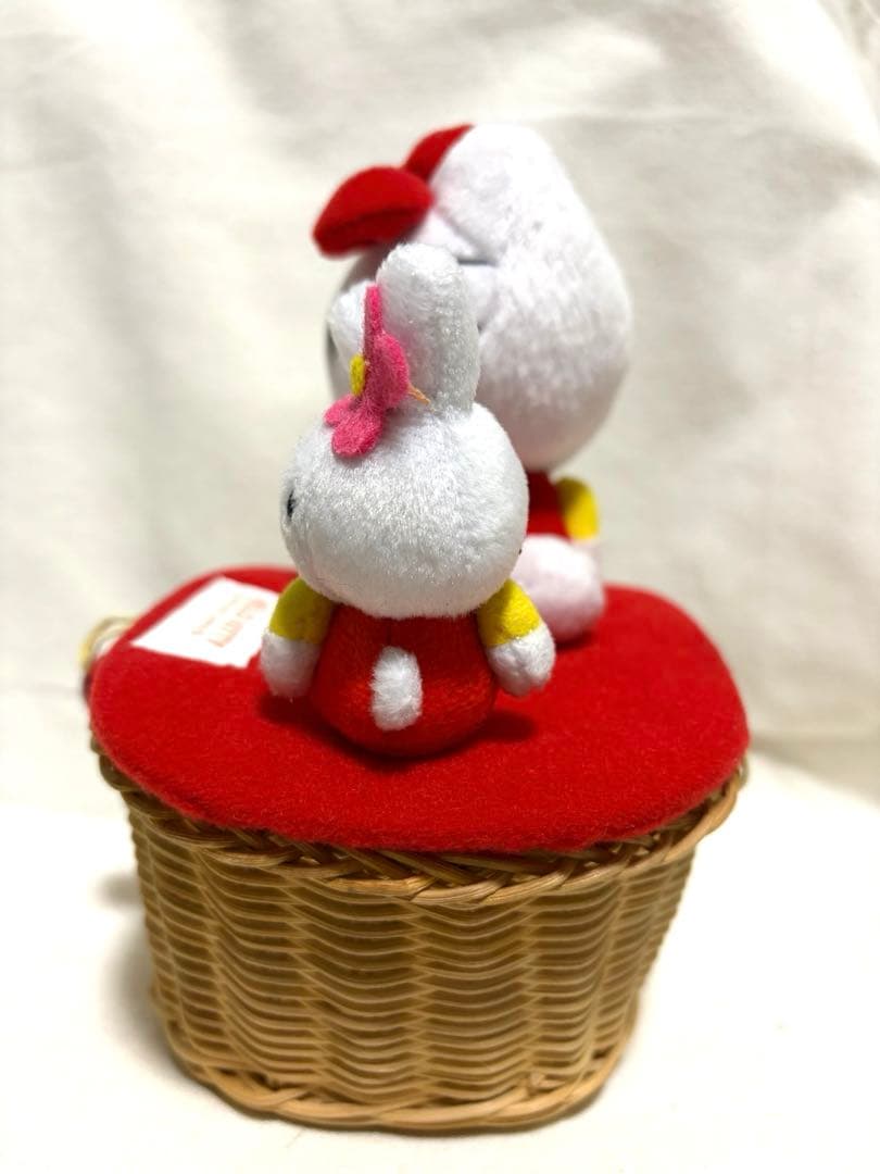 【希少！！】HELLOKITTY 藤のカゴ ボックス うさぎちゃん付き