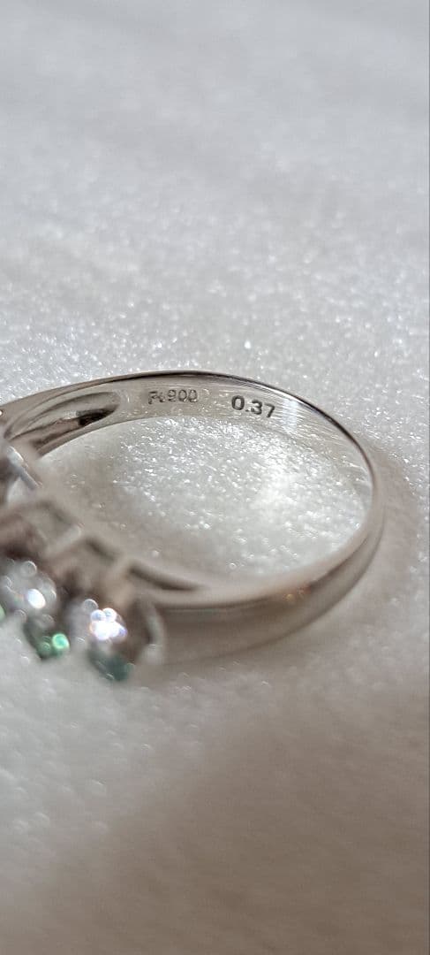 アレキサンドライトダイヤモンドリング12号計0.75カラット