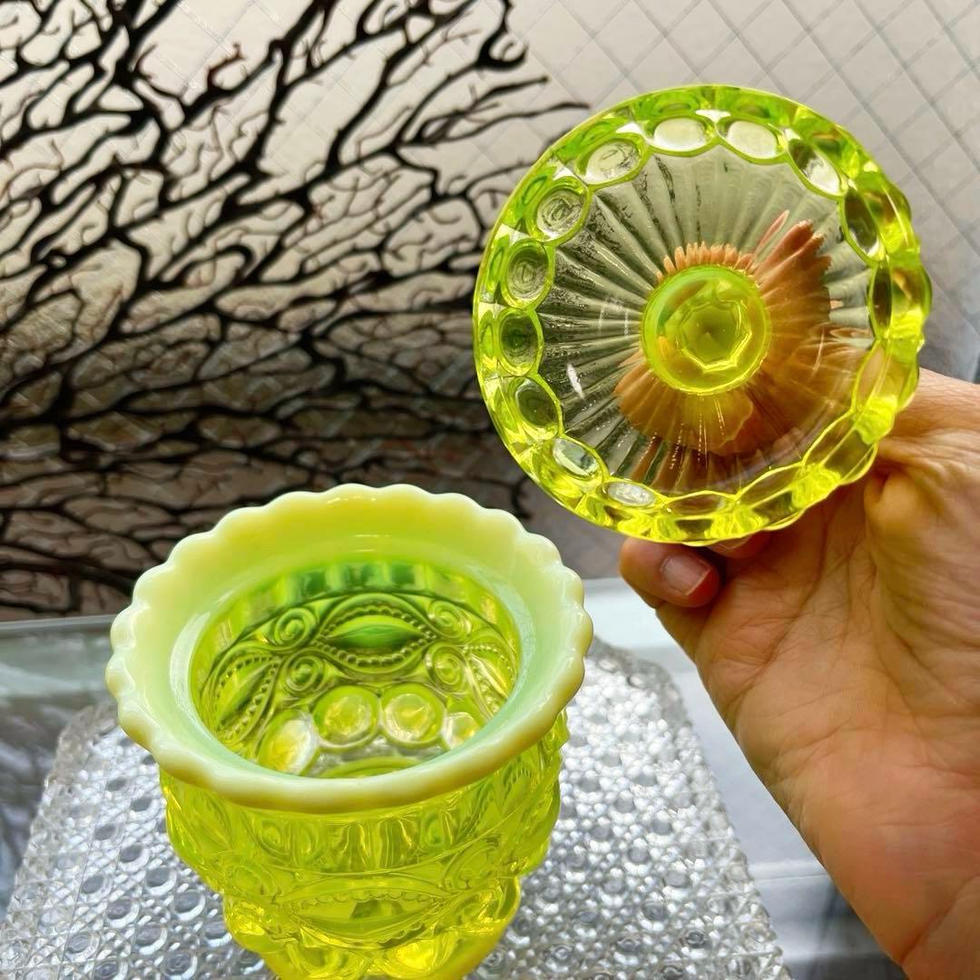 骨董 時代ガラス 乳白色 カナリアイエロー ボンボニエール 菓子器