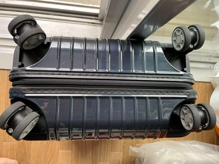 リモワ トパーズ プレミアム 35L 機内持ち込み 2輪 チタニウム アルミ