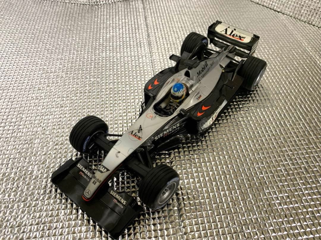 【ミニチャンプス　マクラーレン　メルセデス　MP4-18 2003年1/18】