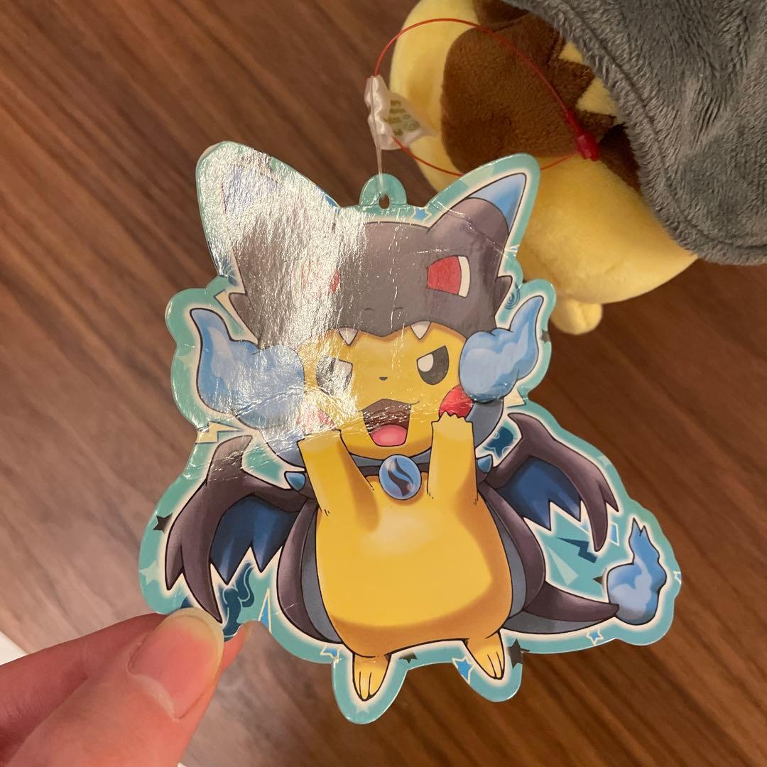 ポケモンセンター 限定 ぬいぐるみ メガリザードンXのポンチョを着たピカチュウ