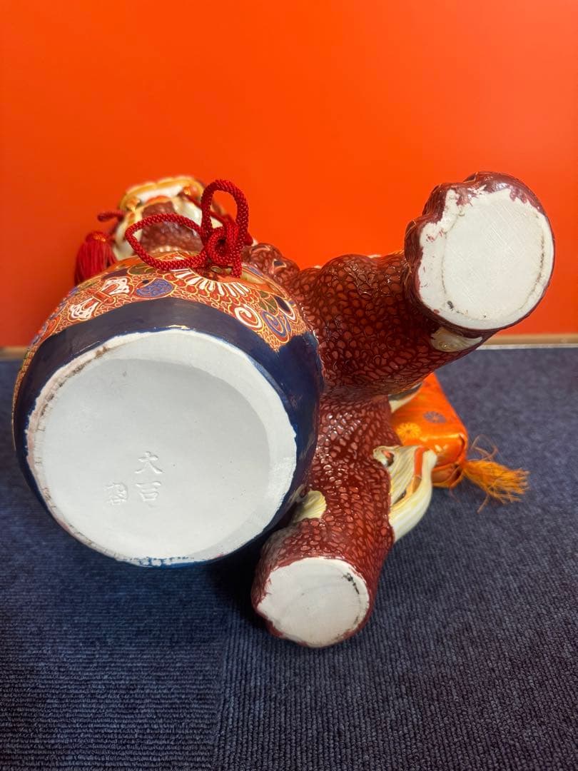 2017 九谷焼 太吉 玉乗り獅子 狛犬 置物 縁起物 金彩座布団付き