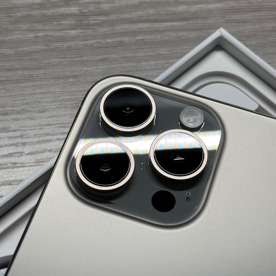 カメラ無音可 カナダ版iPhone 15 Pro 256GBナチュラルチタニウム