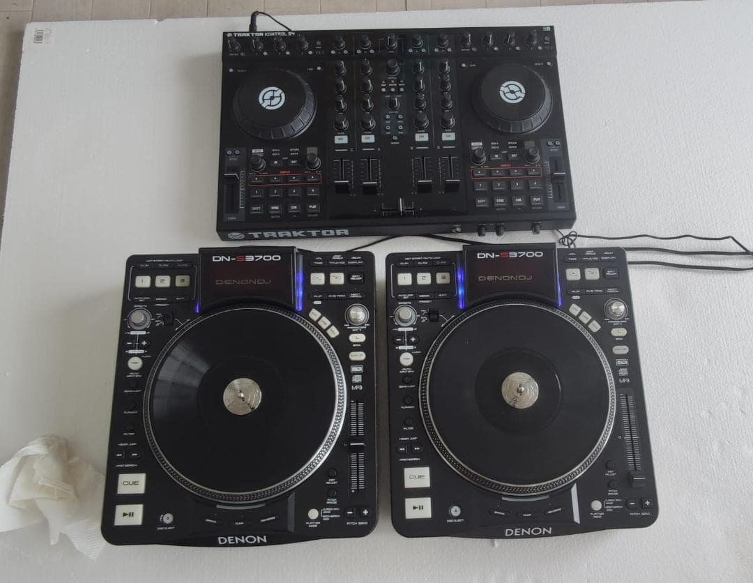 DJ機材 2x DENON DN-S3700 + 1x tracktor S1 DJ機材 2x DENON DN-S3700 + 1x tracktor S1 DJ機材 2x DENON DN-S3700