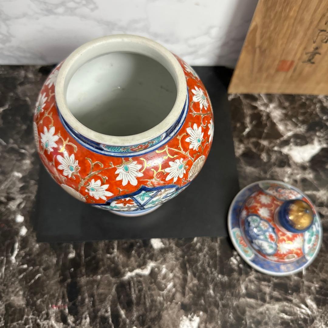 伊万里、染錦、松、竹、梅、窓絵、沈香壺。