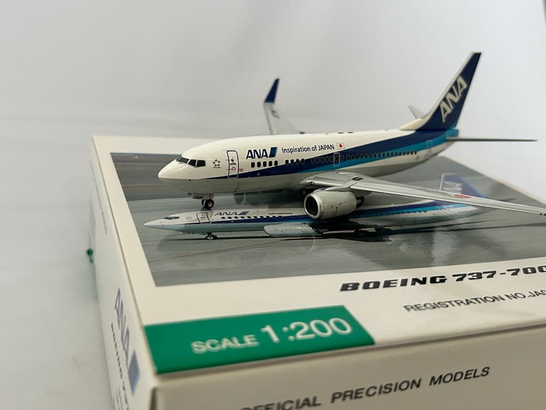 ANA Boeing 737-700 モデル 1:200