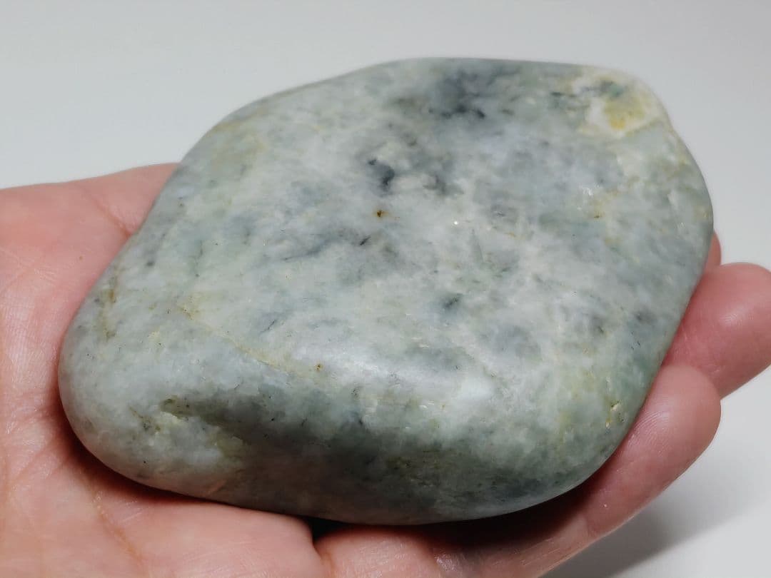 糸魚川134 翡翠 378g ヒスイ 原石 鑑賞石 自然石 誕生石 鉱物 鉱石