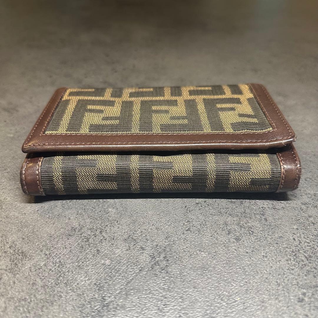 FENDI ズッカ　二つ折り財布　 コンパクトウォレット　コーナージップ