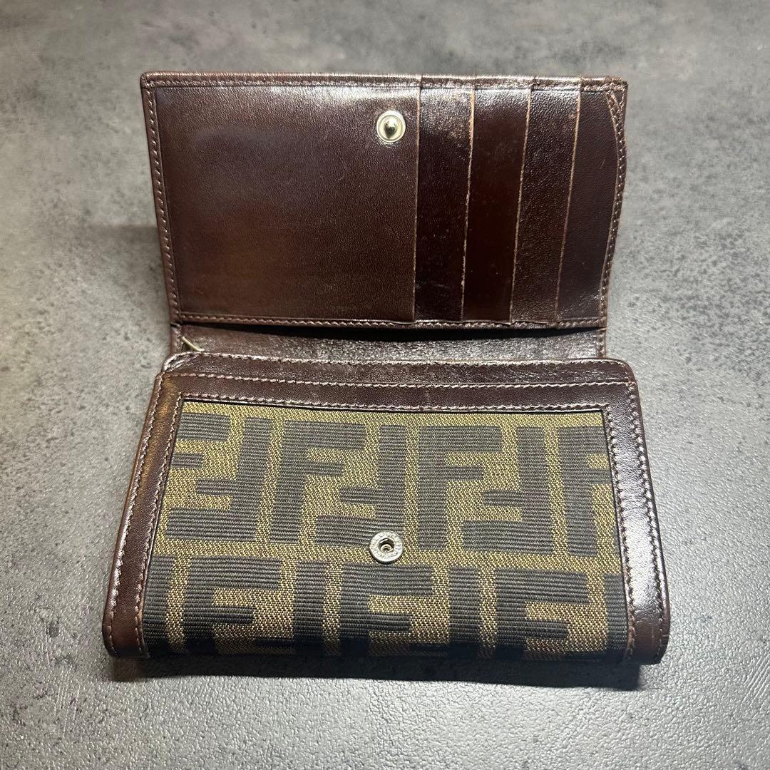FENDI ズッカ　二つ折り財布　 コンパクトウォレット　コーナージップ