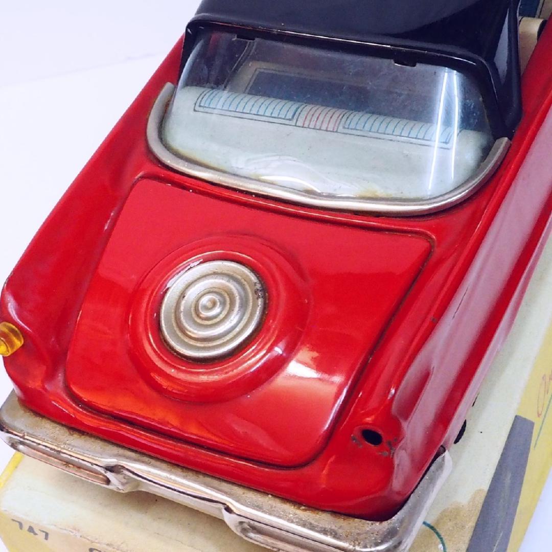 萬代屋【クライスラー インペリアル セダン赤】ブリキtin car【箱はコピー】