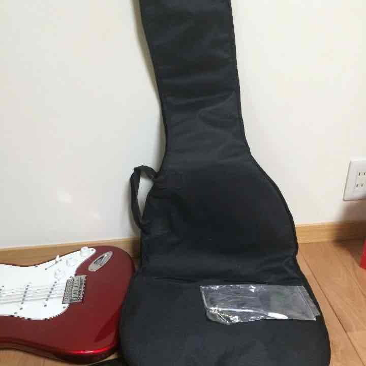 エレキギター（赤）チューナー  ストラップ ギター用バック付き。