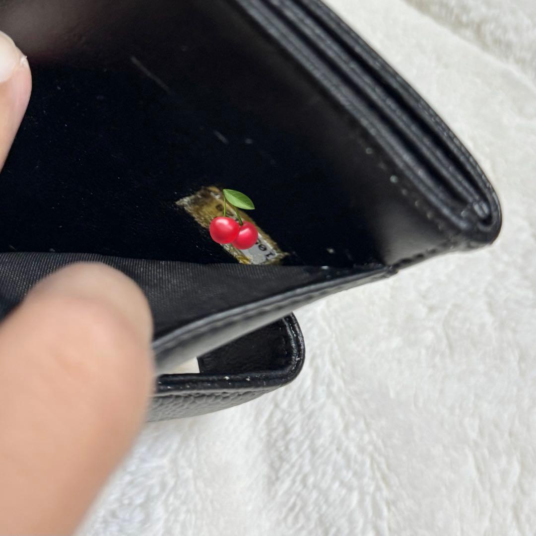 シャネルCHANEL 二つ折り財布　キャビアスキン　ゴールド金具　ココマーク