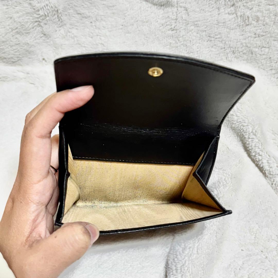 シャネルCHANEL 二つ折り財布　キャビアスキン　ゴールド金具　ココマーク