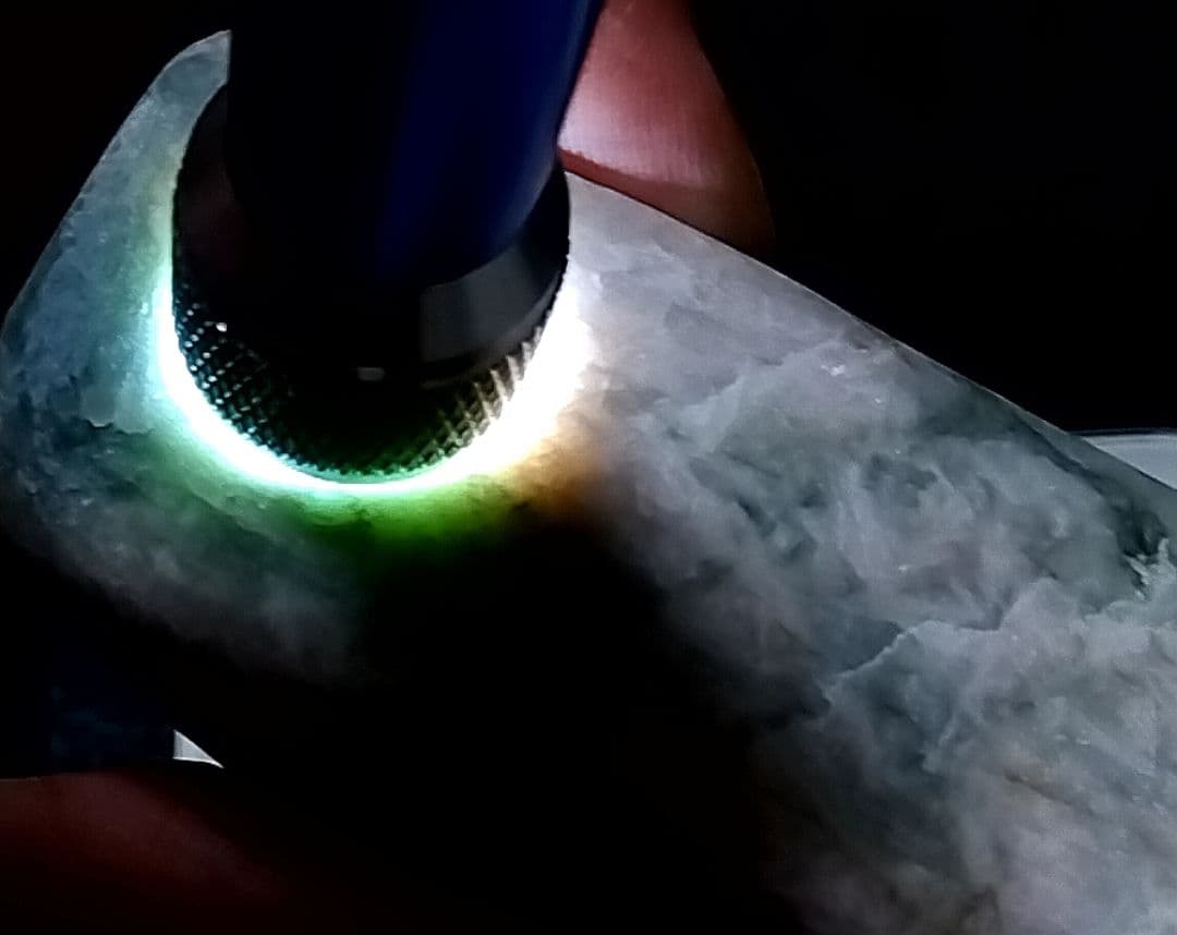 ☆翡翠原石☆糸魚川軟玉【姫川・転石磨き829g】