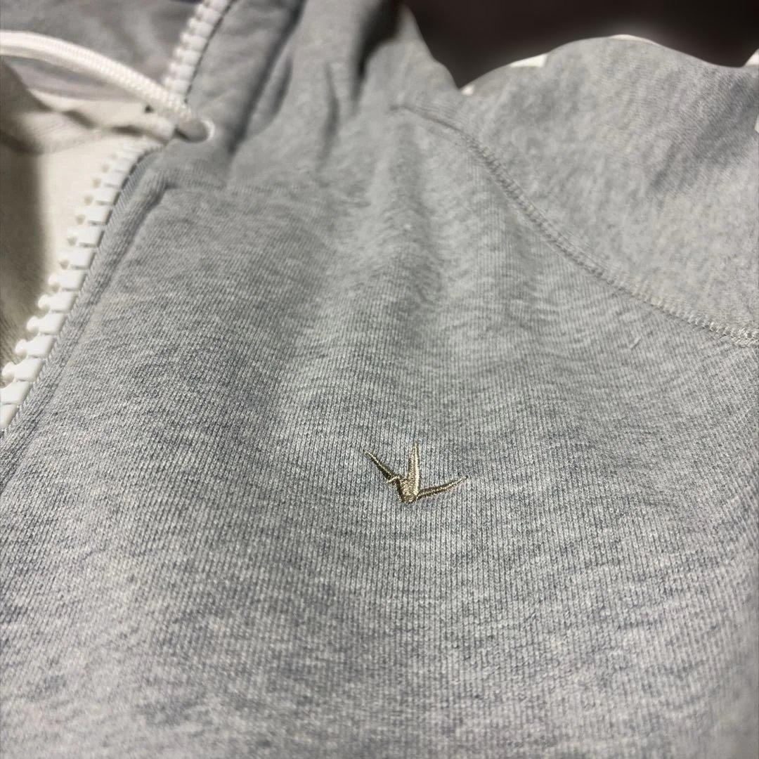 1PIU1UGUAALE3 パーカー