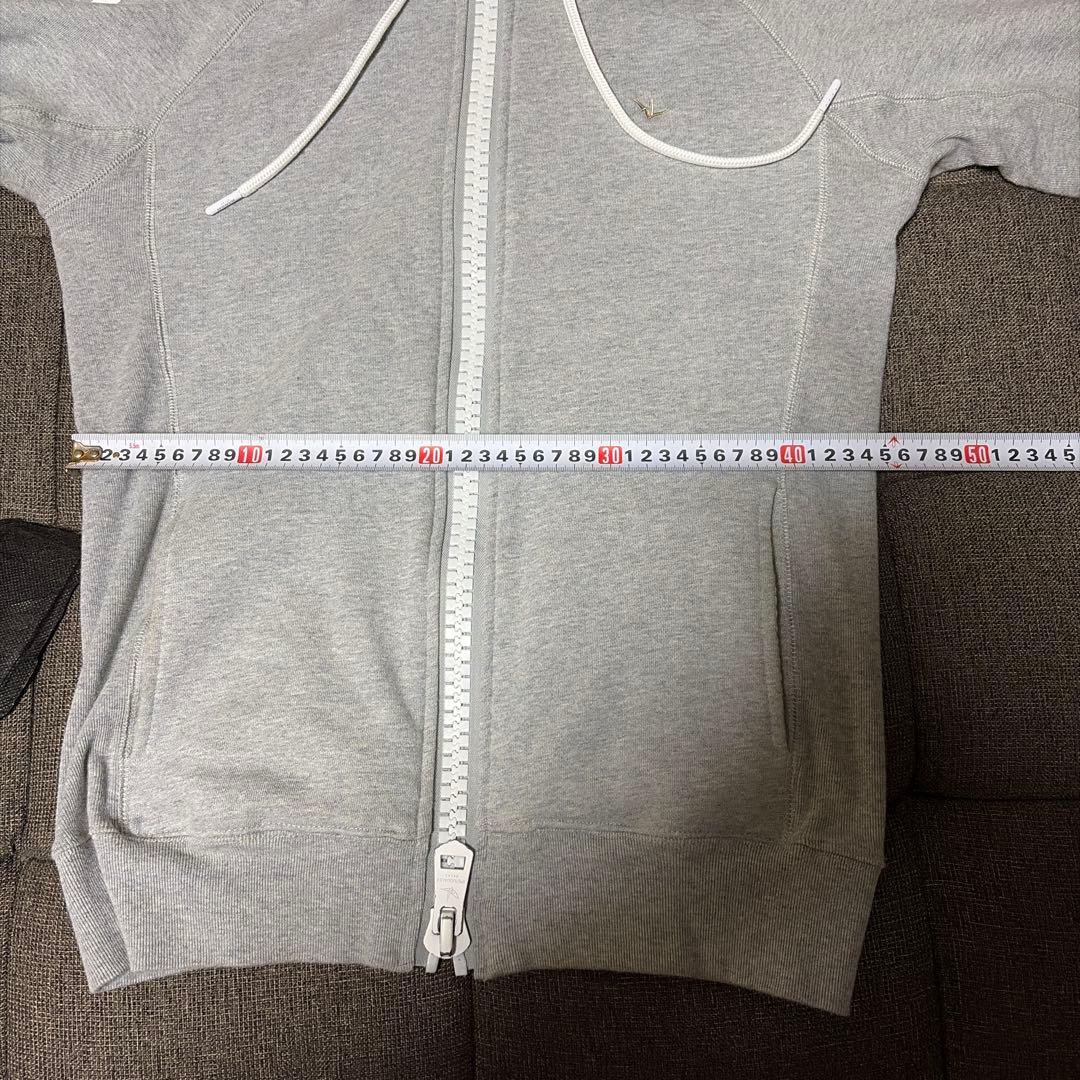 1PIU1UGUAALE3 パーカー