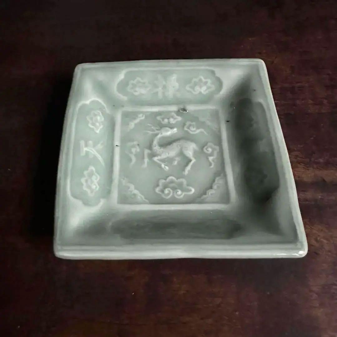 三田青磁 蝶陽刻文 緑釉 小皿 豆皿 角皿 古青磁 骨董 古美術 A - メルカリ