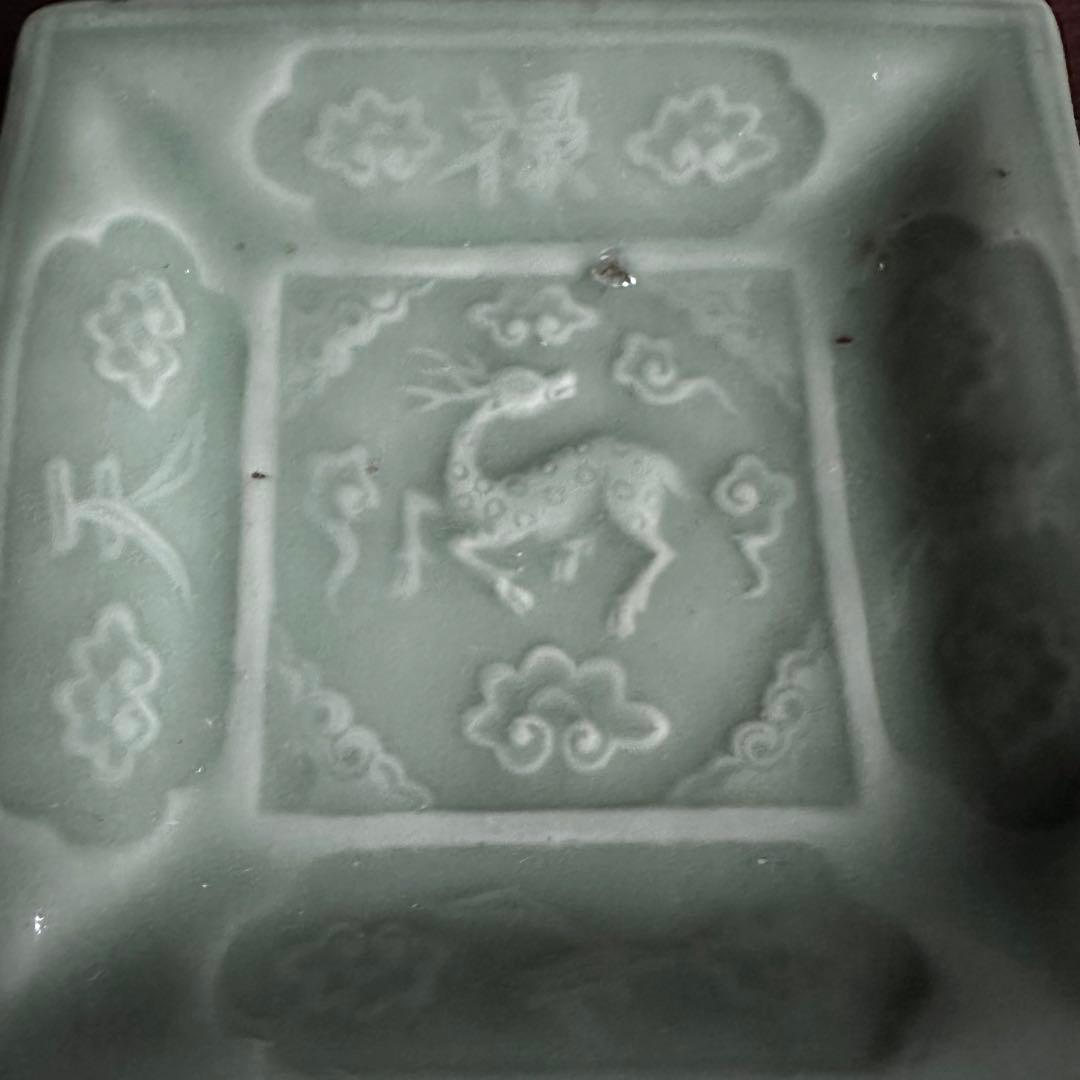 三田青磁 蝶陽刻文 緑釉 小皿 豆皿 角皿 古青磁 骨董 古美術 A - メルカリ