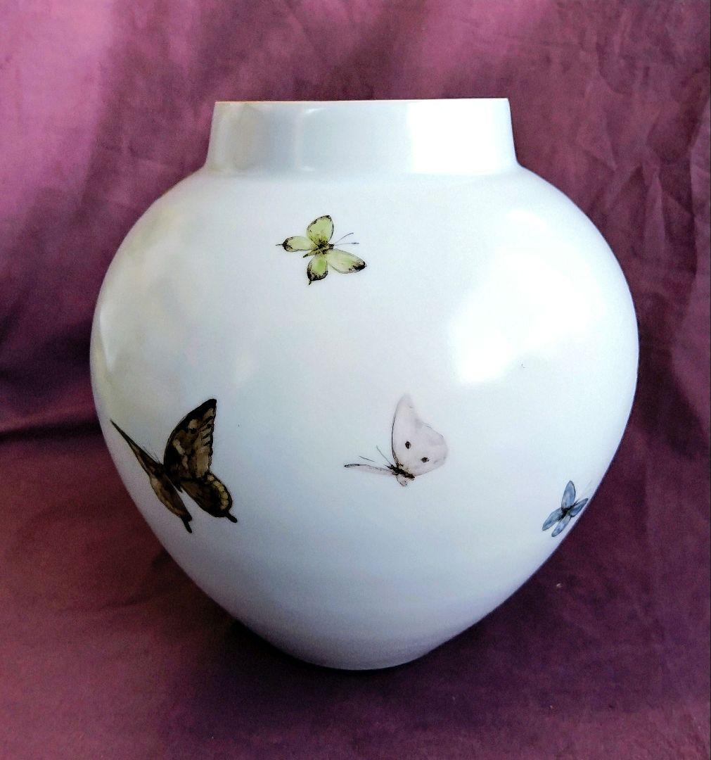 色絵磁器蝶図壺 (未使用 新品同様)
