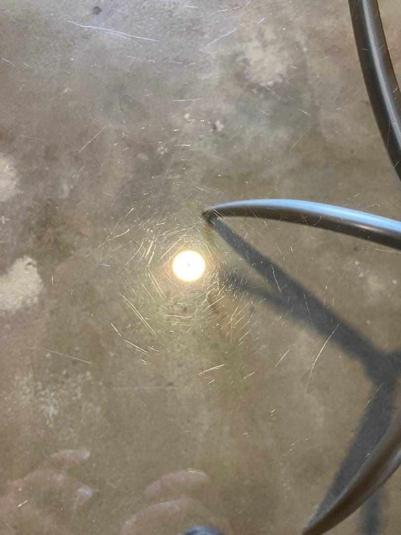 カリガリス 円形 ガラストップ テーブル