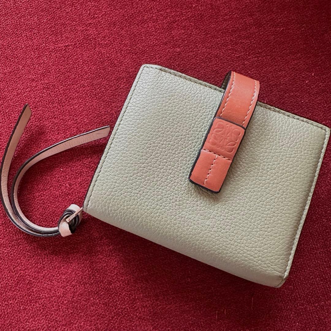 LOEWE ミントグリーン 二つ折り財布