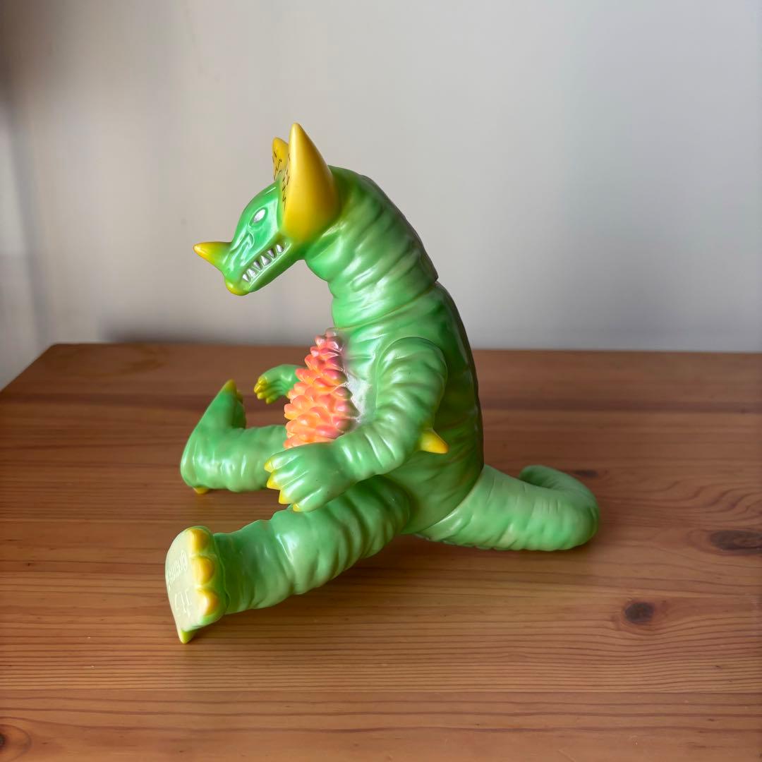 マーミット ゴモラ 蓄光成形 カスタム塗装 ソフビ インディーズ - メルカリ