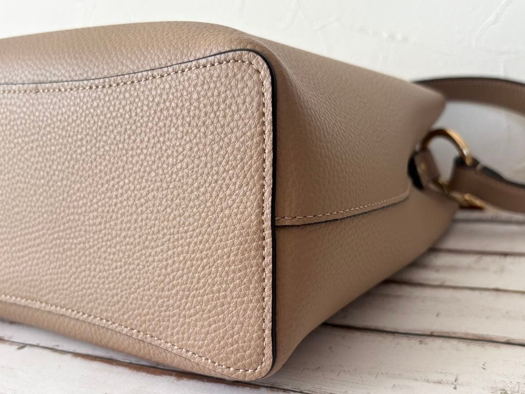 COACH モリーバケットバッグ　バケツ型　ベージュ