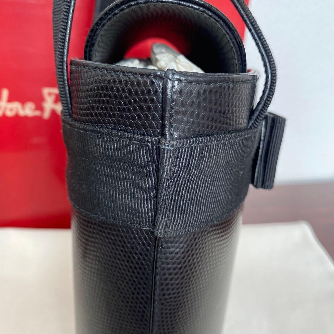 Salvatore Ferragamoハンドバッグ ヴァラリボン バケツバケット