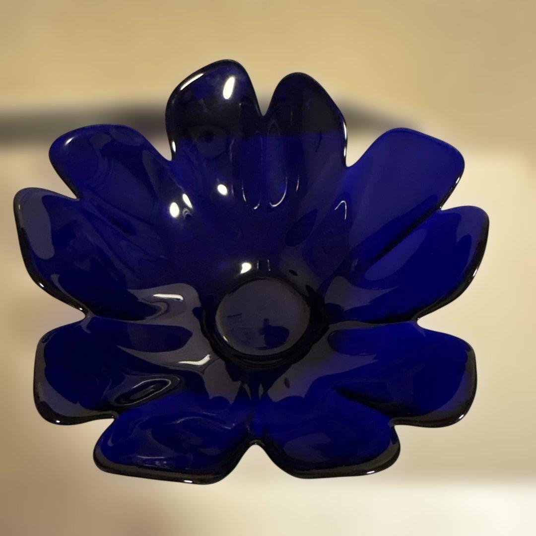 花びら型のガラス皿 - メルカリ