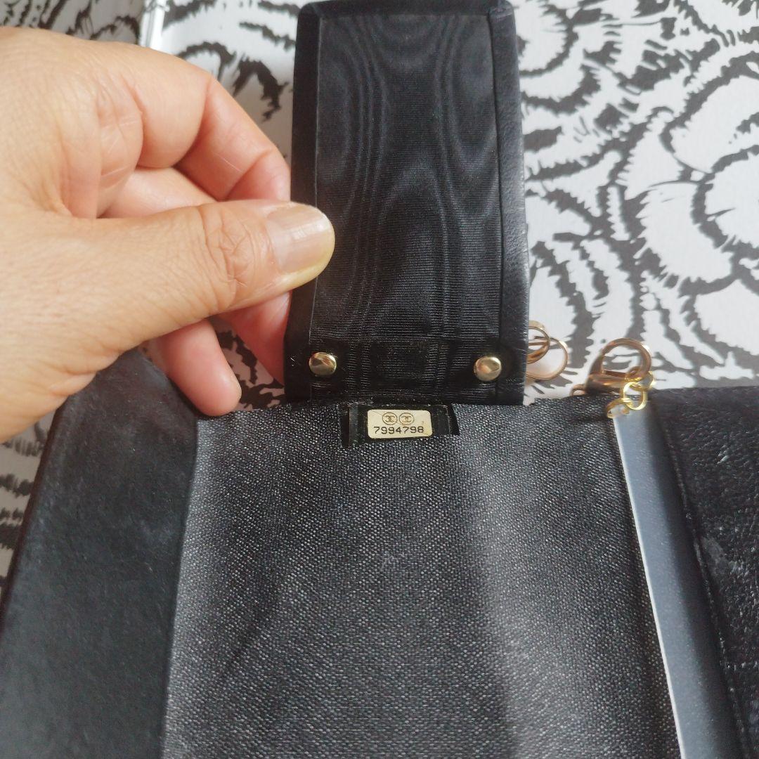 CHANEL ブラック レザー チェーンケース
