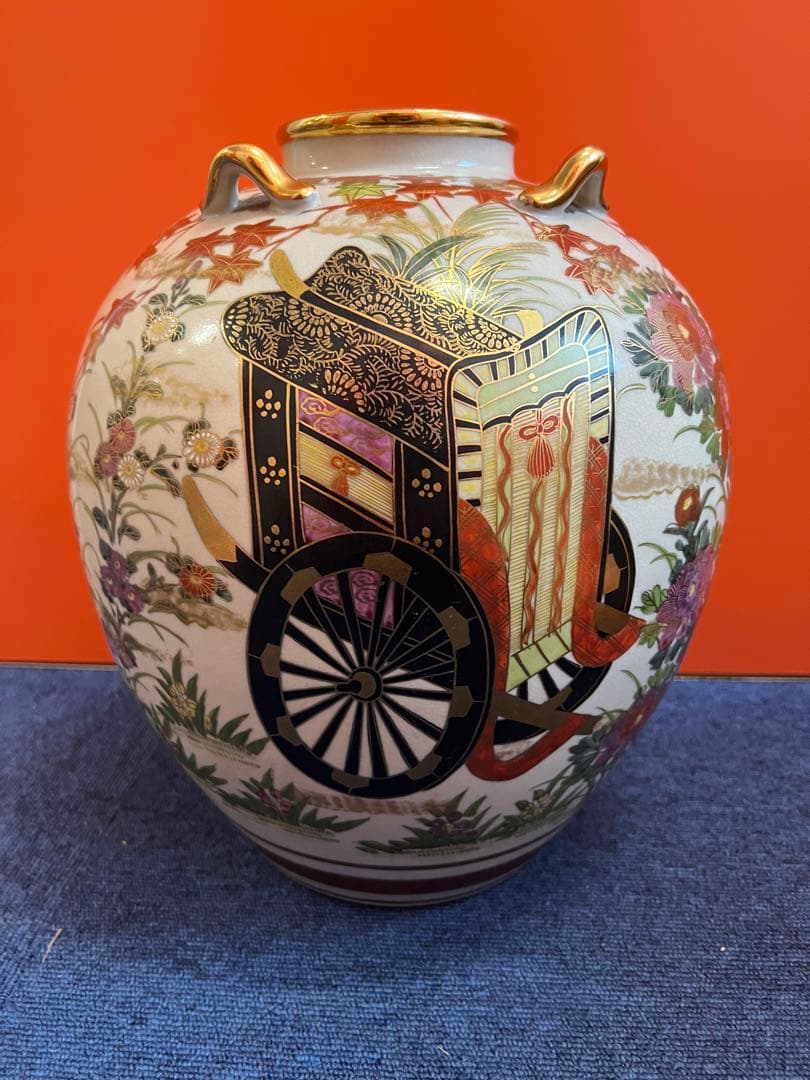 1345 薩摩焼　四耳付花瓶　草花と御所車図柄　金彩　時代物　骨董