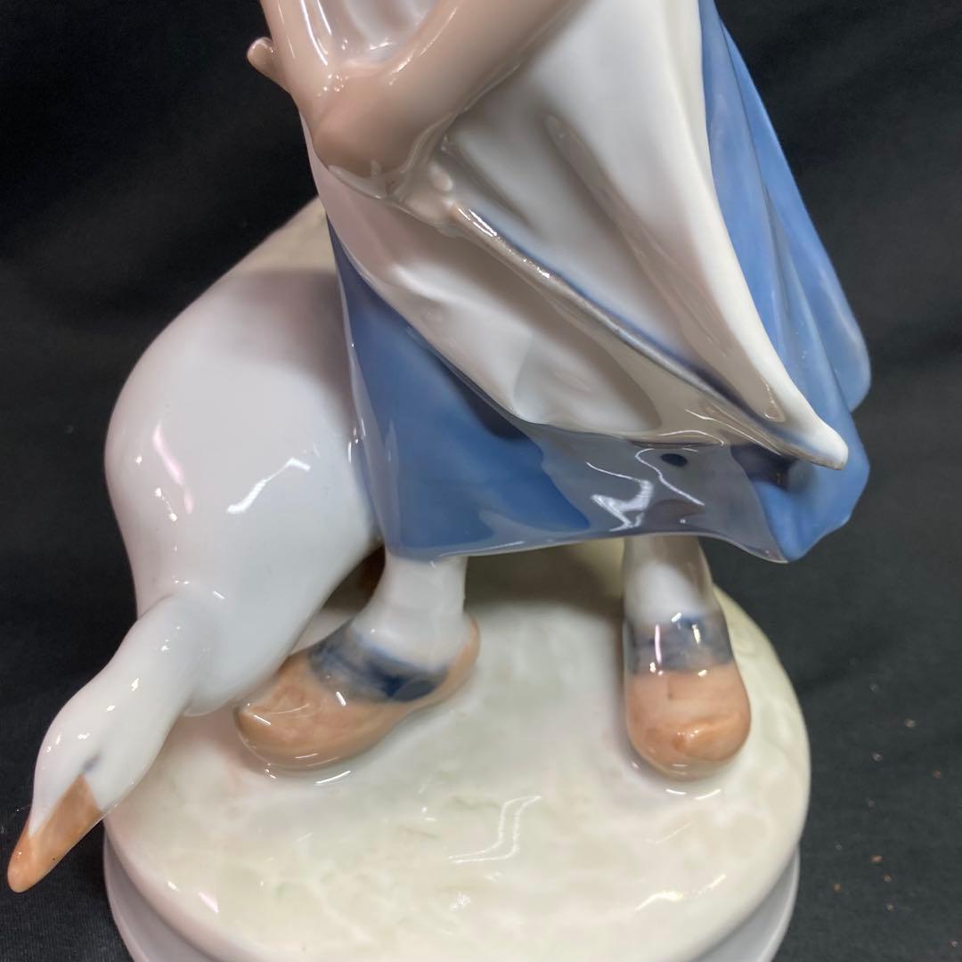 はなぞの様【美品】ロイヤルコペンハーゲン ガチョウと歩く少女