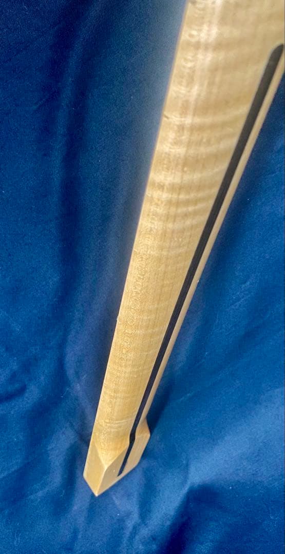 新品　ストラトキャスター エレキギター用ネック カナダ産１ピースフレイムメイプル